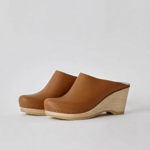 No. 6 New School Wedge Clogs in Palomino